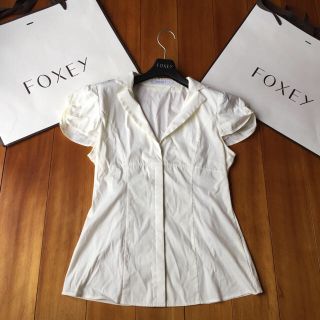 フォクシー(FOXEY)の♡美品♡フォクシー ツイストパフブラウス(シャツ/ブラウス(半袖/袖なし))