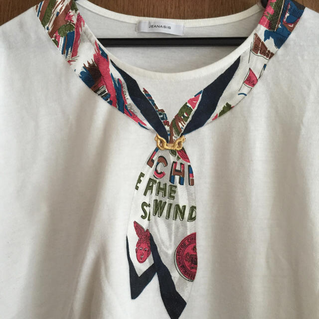 JEANASIS(ジーナシス)のジーナシス プリントスカーフ柄Tシャツ レディースのトップス(Tシャツ(半袖/袖なし))の商品写真
