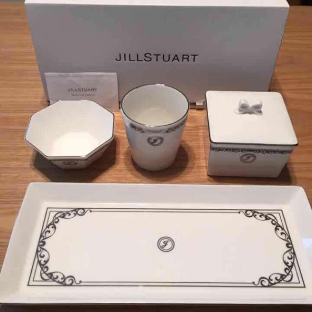 JILLSTUART(ジルスチュアート)の期間限定お値下げ【未使用・非売品】JILL STUART♡ ビューティートレイ エンタメ/ホビーのコレクション(ノベルティグッズ)の商品写真