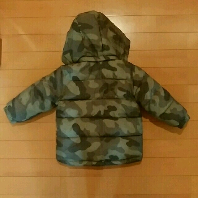 babyGAP(ベビーギャップ)のbabyGap　中綿ジャケット　迷彩柄　90cm  18-24months キッズ/ベビー/マタニティのキッズ服男の子用(90cm~)(ジャケット/上着)の商品写真