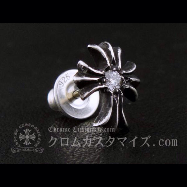 Chrome Hearts(クロムハーツ)の本物 正規 新品 クロムハーツ CHクロススタッドピアス センターダイヤ メンズのアクセサリー(ピアス(片耳用))の商品写真