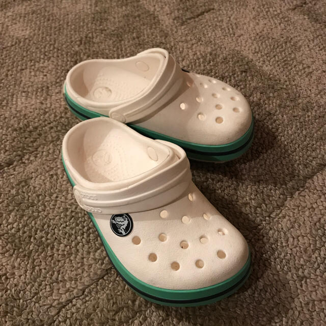 crocs(クロックス)のcrocs キッズ 15.5㎝ キッズ/ベビー/マタニティのキッズ靴/シューズ(15cm~)(サンダル)の商品写真