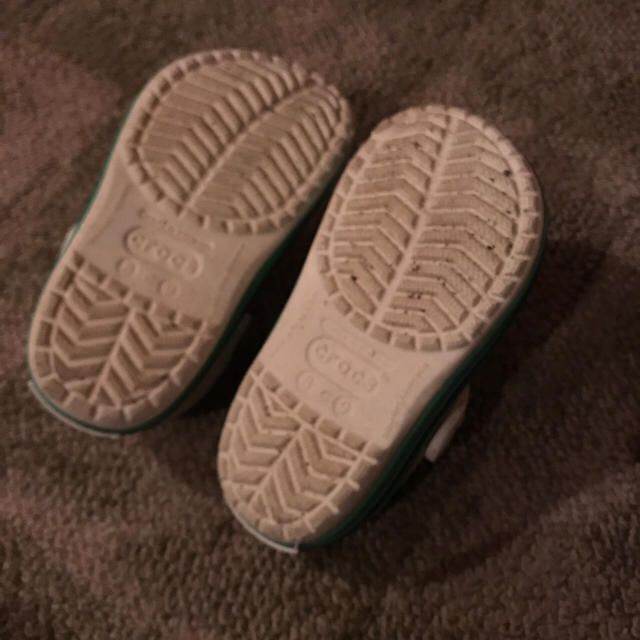 crocs(クロックス)のcrocs キッズ 15.5㎝ キッズ/ベビー/マタニティのキッズ靴/シューズ(15cm~)(サンダル)の商品写真