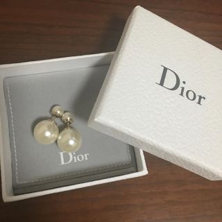 Dior - 【試着のみ】ディオール パール ピアスの通販｜ラクマ