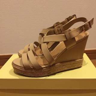 チャールズアンドキース(Charles and Keith)のチャールズ&キース！ヌーディサンダル！ウェッジソール、軽量！格安24.5cm(サンダル)