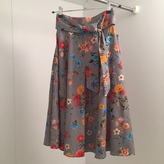 ザラ(ZARA)のZARA ギンガムチェック 花柄スカート(ひざ丈スカート)