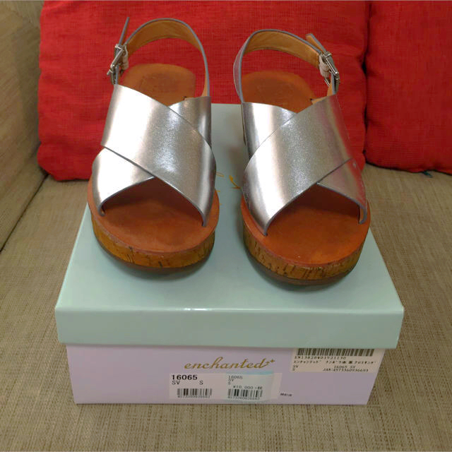 ♡u-ki様専用♡エンチャンテッド Sサイズ クロスサンダル （シルバー） レディースの靴/シューズ(サンダル)の商品写真