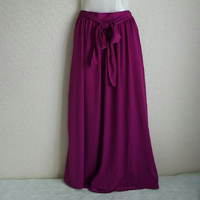 GU(ジーユー)のGU   ロングサテンスカート  パープル レディースのスカート(ロングスカート)の商品写真