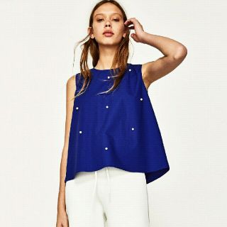 ザラ(ZARA)のサマーセール♪ZARA 完売⭐パールディテールフリルトップス L(シャツ/ブラウス(半袖/袖なし))