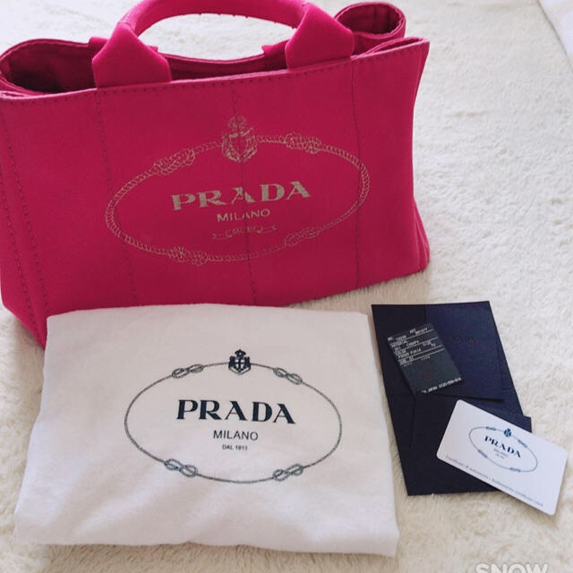 PRADA(プラダ)のPRADA正規品  British様専用出品 レディースのバッグ(トートバッグ)の商品写真