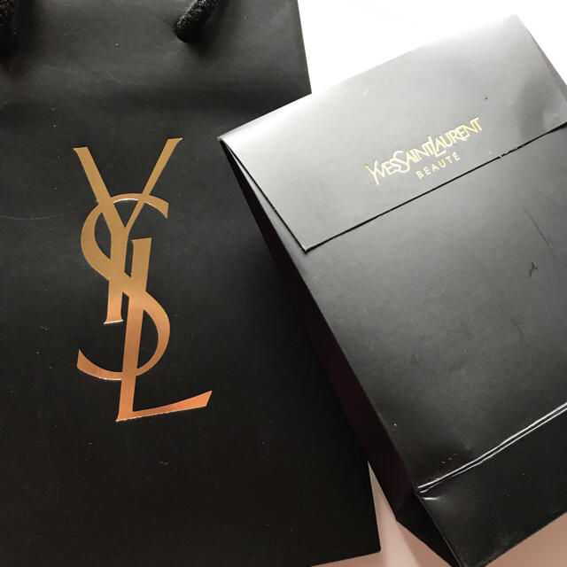 Yves Saint Laurent Beaute(イヴサンローランボーテ)の⭐️限定・ギフトラッピング⭐️クチュールホログラムパウダー54⭐️ コスメ/美容のベースメイク/化粧品(アイシャドウ)の商品写真