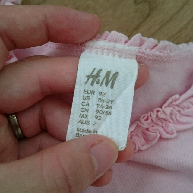 H&M(エイチアンドエム)のピンクTシャツ♪ キッズ/ベビー/マタニティのキッズ服女の子用(90cm~)(Tシャツ/カットソー)の商品写真