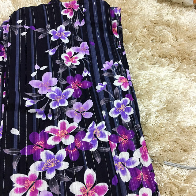 高級 浴衣 紺 紫 キラキラ ラメ入り 花 ストライプ  レディースの水着/浴衣(浴衣)の商品写真