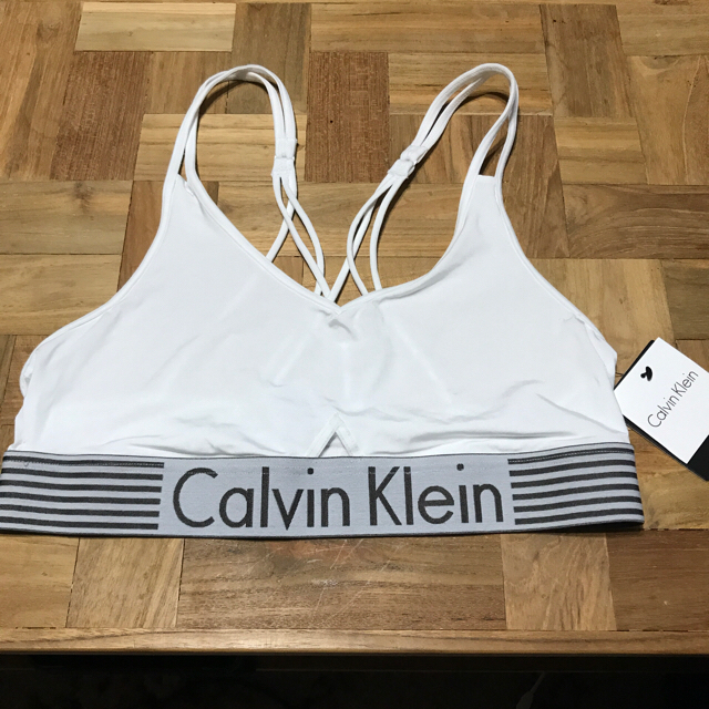 Calvin Klein(カルバンクライン)の新品未使用 カルバンクライン スポーツブラ レディースの下着/アンダーウェア(ブラ)の商品写真