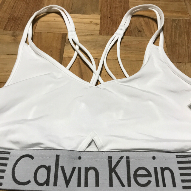 Calvin Klein(カルバンクライン)の新品未使用 カルバンクライン スポーツブラ レディースの下着/アンダーウェア(ブラ)の商品写真