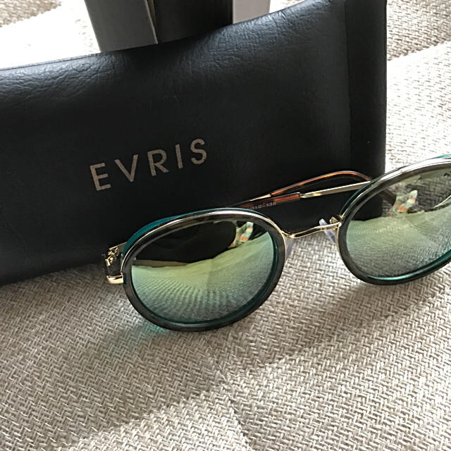 EVRIS(エヴリス)のEVRIS  ミラーサングラス レディースのファッション小物(サングラス/メガネ)の商品写真