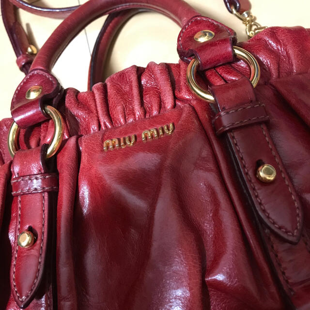 miumiu(ミュウミュウ)のmiumiuショルダーバック レディースのバッグ(ショルダーバッグ)の商品写真