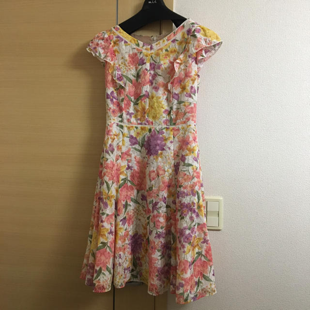 美品　TOCCA フラワープリント ワンピース 160 TOCCA フラワープリント ワンピース 花柄 - メルカリ