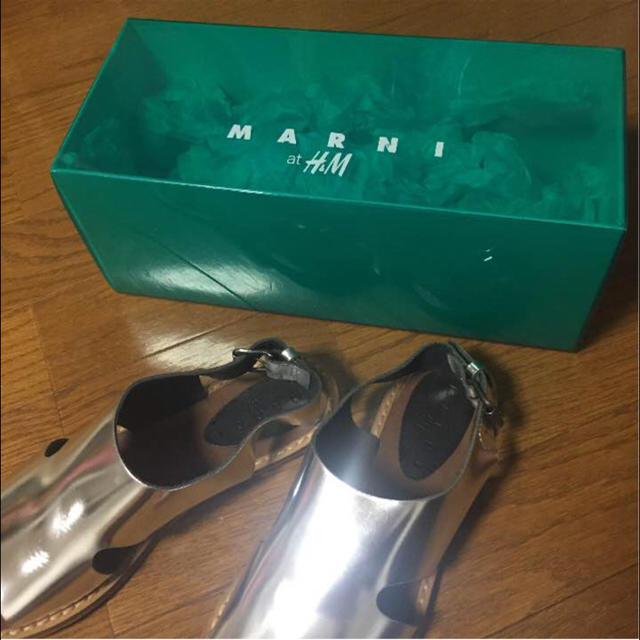 Marni(マルニ)のMARNIatH&M シルバーサンダルとセット レディースの靴/シューズ(サンダル)の商品写真