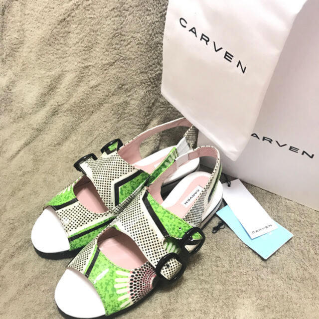 新品 CARVEN キウイサンダル