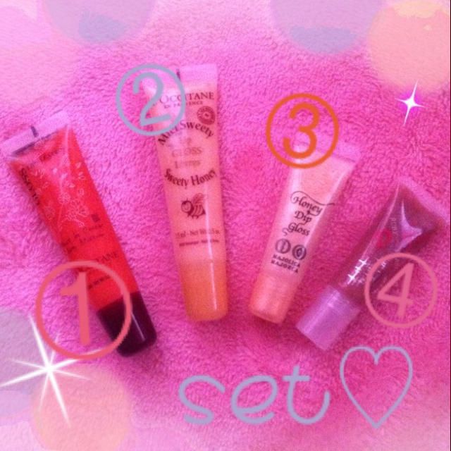 L'OCCITANE(ロクシタン)のリップグロス♡４本SET コスメ/美容のベースメイク/化粧品(その他)の商品写真