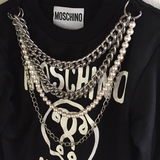 日本全国送料無料商品 特集 MOSCHINO パールチェーントレーナーの モスキーノ MOSCHINO - トレーナー+スウェット