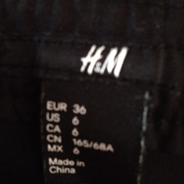 H&M(エイチアンドエム)のレザーパンツ☆値下げしました！！ レディースのパンツ(カジュアルパンツ)の商品写真