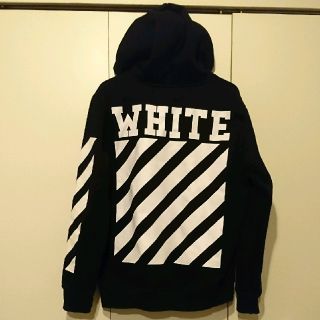 オフホワイト(OFF-WHITE)のOFF-WHITE パーカー Mサイズ(パーカー)