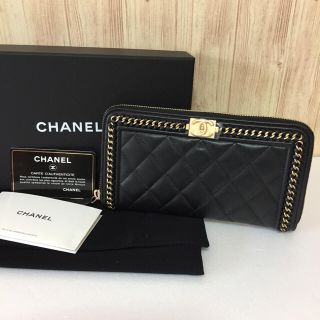 シャネル(CHANEL)の最新作！ シャネル・日本未入荷・BOY CHANEL/ゴールド チェーン 長財布(財布)