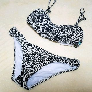 ビラボン(billabong)のBILLABONG ビラボン トライバル柄バンドゥビキニ👙(水着)