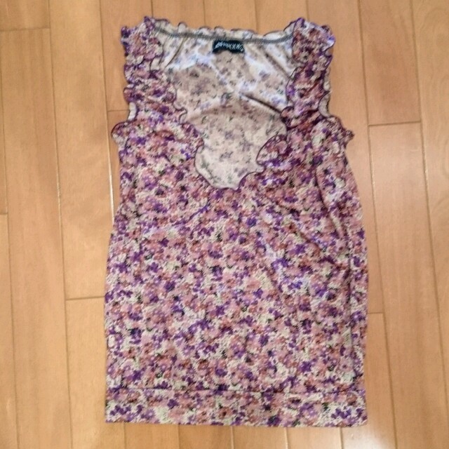 INGNI(イング)のANTIPODE♡花柄 タンクトップ♡セシルマクビー
ザラ
H&M ジーナシス系 レディースのトップス(カットソー(半袖/袖なし))の商品写真