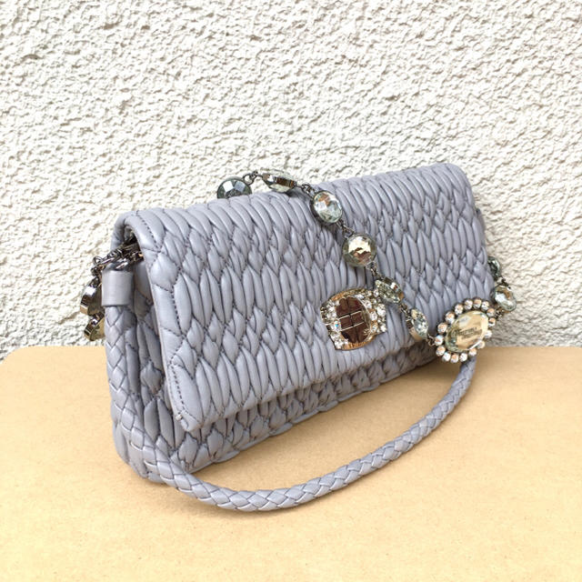miumiu(ミュウミュウ)のミュウミュウmiumiuバッグ激カワ正規品ビジュー品薄カラー レディースのバッグ(ハンドバッグ)の商品写真