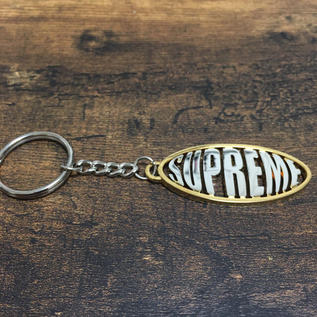Supreme - supreme Oval Logo Keychain キーホルダーの通販 by mike ...