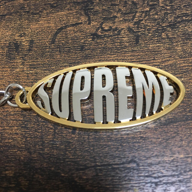 Supreme - supreme Oval Logo Keychain キーホルダーの通販 by mike ...