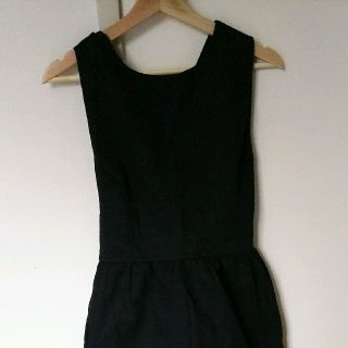 ザラ(ZARA)の新品★未使用★今季バッククロスワンピース★(ひざ丈ワンピース)