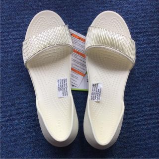 クロックス(crocs)のクロックス リナ オイスター 白 シルバー サンダル W6(サンダル)