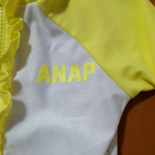 ANAP Kids(アナップキッズ)のANAP フリルラッシュガード80 キッズ/ベビー/マタニティのキッズ/ベビー/マタニティ その他(その他)の商品写真