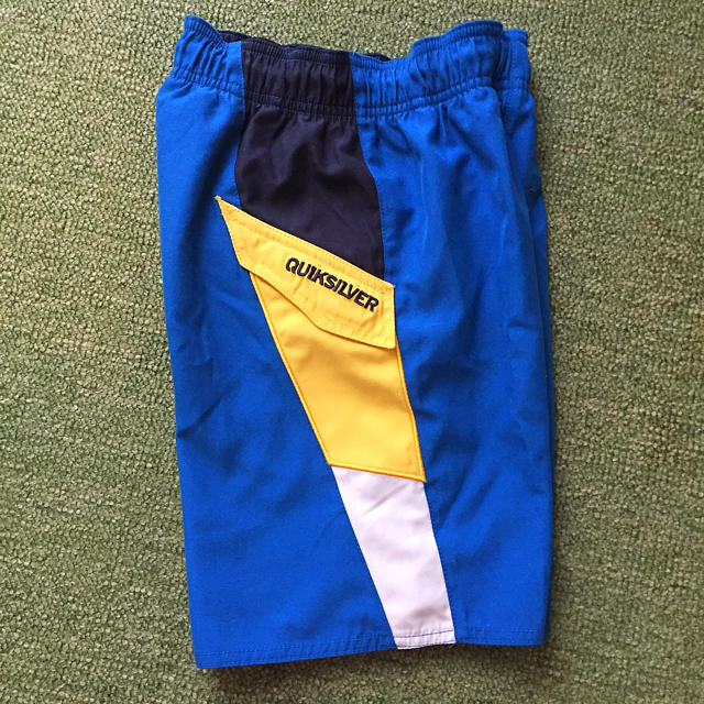 QUIKSILVER(クイックシルバー)のQuiksilver スイムウェア  8歳 キッズ/ベビー/マタニティのキッズ服男の子用(90cm~)(水着)の商品写真