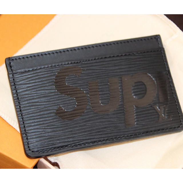 Supreme Louis vuitton カードケース 黒エピ 新品未使用 Supreme Louis vuitton カードケース 黒エピ 新品未使用