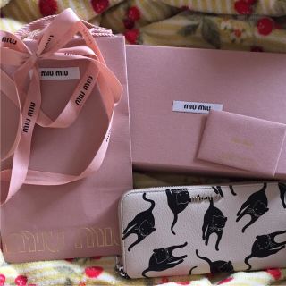 ミュウミュウ(miumiu)のmiumiu 財布 猫柄 白(財布)