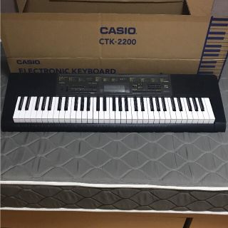 カシオ(CASIO)のカシオ 電子キーボード 61標準鍵  CTK-2200(キーボード/シンセサイザー)