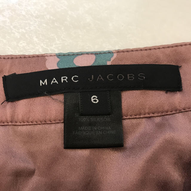 MARC JACOBS(マークジェイコブス)のマークジェイコブスシルク花柄スカート レディースのスカート(ひざ丈スカート)の商品写真