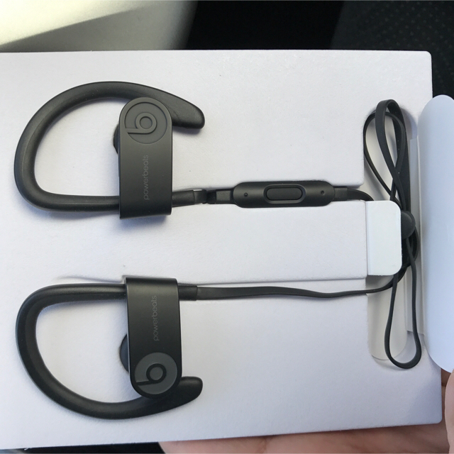 Apple wirelessの通販 by そーじん's shop|アップルならラクマ - powerbeats3 大人気新作