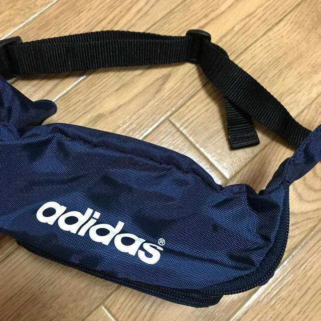 adidas(アディダス)のアディダス ウエストポーチ レディースのバッグ(ボディバッグ/ウエストポーチ)の商品写真