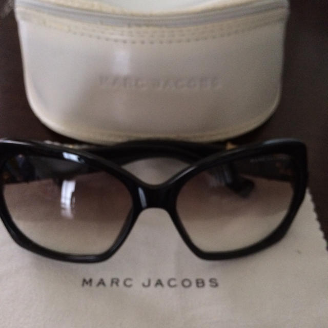 MARC JACOBS(マークジェイコブス)のマークジェイコブス サングラス レディースのファッション小物(サングラス/メガネ)の商品写真