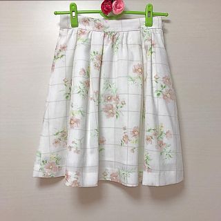 ノエラ(Noela)の【お値下げ♡】美品PATTERN fionaの花柄スカートです♡(ひざ丈スカート)