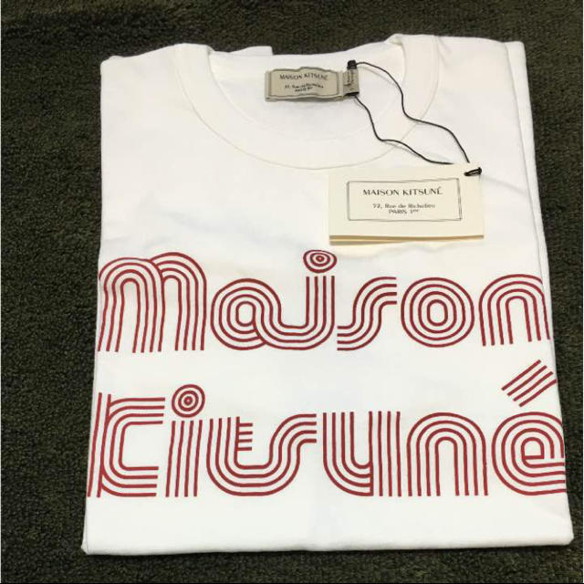 MAISON KITSUNE'(メゾンキツネ)のS【新品】メゾンキツネ メンズ半袖Tシャツ ストライプ文字 メンズのトップス(Tシャツ/カットソー(半袖/袖なし))の商品写真