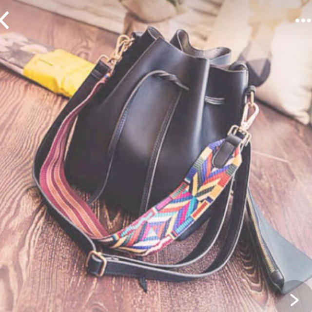 ZARA(ザラ)のブラック ベルトが可愛い巾着鞄 レディースのバッグ(ショルダーバッグ)の商品写真