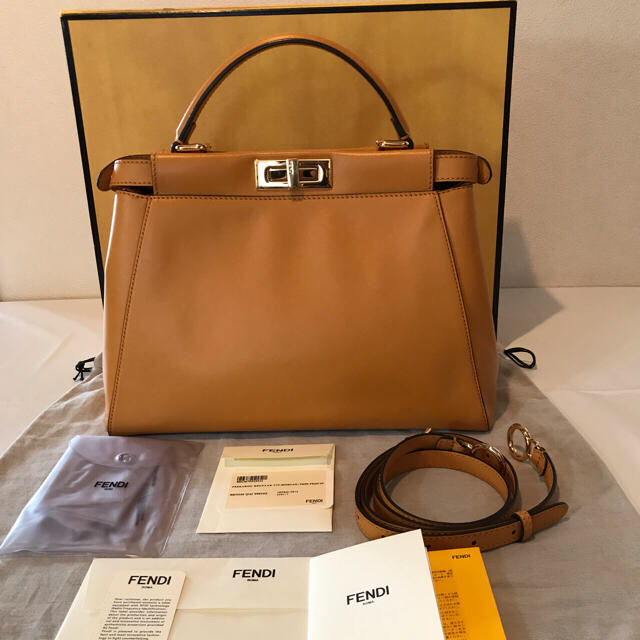 FENDI(フェンディ)の FENDI ピーカブー 8BN226 オレンジ×ゴールド金具 レディースのバッグ(ハンドバッグ)の商品写真