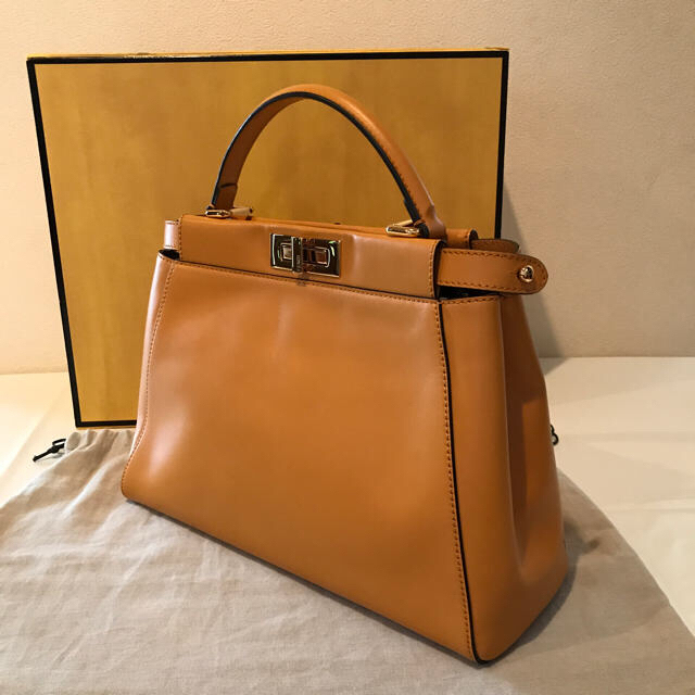 FENDI(フェンディ)の FENDI ピーカブー 8BN226 オレンジ×ゴールド金具 レディースのバッグ(ハンドバッグ)の商品写真